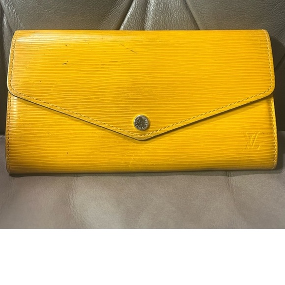 Louis Vuitton™ Yellow Wallet | Vintage - Picture 1 of 11